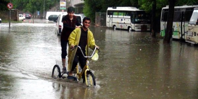 Edirne'de dolu ve sağanak etkili oldu