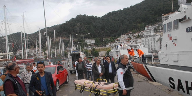 Silahl� sald�r�ya u�rayan gemi Marmaris'e demirledi