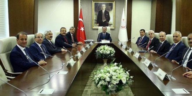 HSK, yaz kararnamesini çalışacak, ziyaretçi almayacak