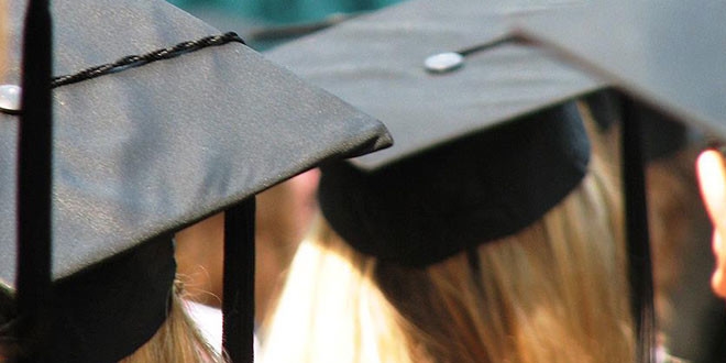 Hollanda'da diploma töreninde başörtüsü yasağı