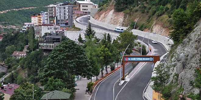 Artvin'de 10 milyon liralık bulvar trafiğe açıldı