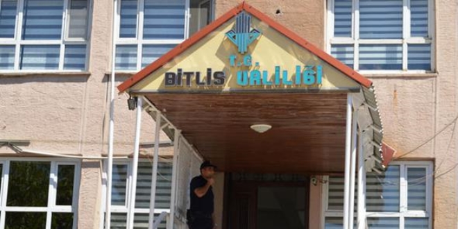 Bitlis'te salk grevlilerini tehdit eden kii tutukland
