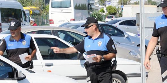 Antalya'da polisten 'aka ceza makbuzu' ile uyar