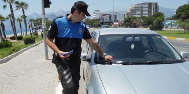 Polis 'şaka ceza makbuzu'yla uyardı!