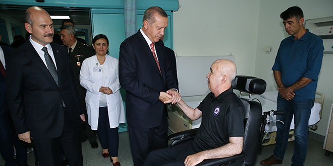 Erdoğan'dan darbeciler tarafından vurulan Aslan'a ziyaret