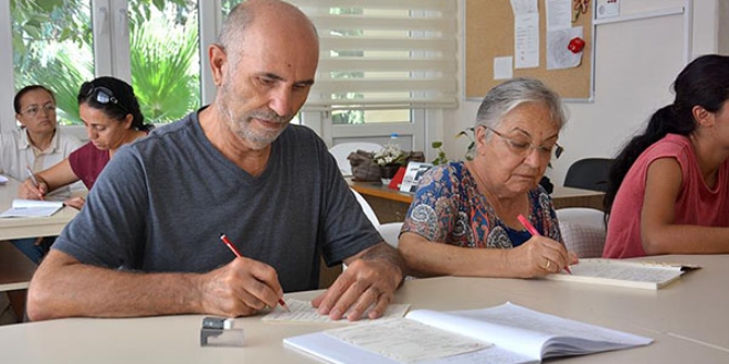 Torun sevgisi 70 ya��nda �ngilizce kursuna ba�latt�