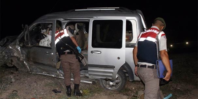 Ni�de'de trafik kazas�: 4 �l�, 8 yaral�