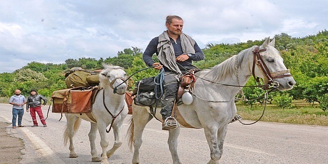 Polonyal� m�hendis at s�rt�ndaki hac yolculu�unda Bal�kesir'e ula�t�