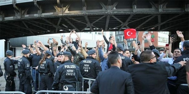 Almanya'da Cumhurbaşkanı Erdoğan'a coşkulu karşılama!