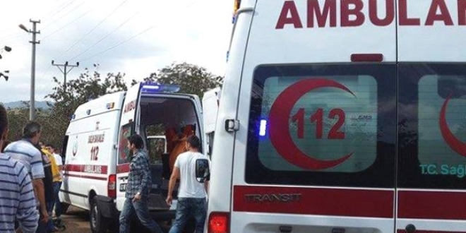 Erzincan'da işçileri taşıyan midibüs devrildi: 19 yaralı