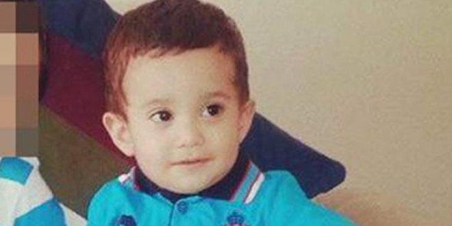Minik Eren demir kap� kurban� oldu