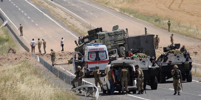 Erzincan'da askeri aracın geçişi sırasında patlama