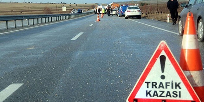 Kocaeli'de iki otomobil çarpıştı: 6 yaralı
