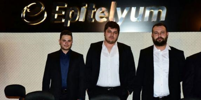 30 bin kişiden para topladılar sırra kadem bastılar