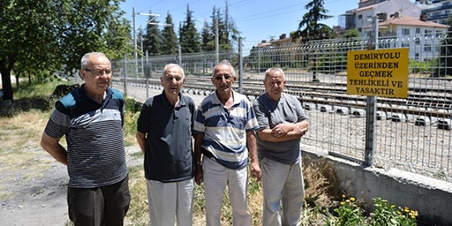 Mahalle sakinleriyle marketin arasına tel örgü girdi