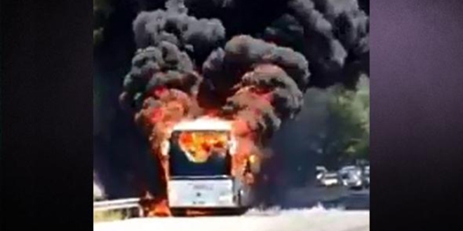 Yolcu otobüsü alev alev yandı!