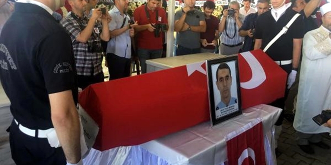 Şehit polis memuru Bozdoğan, toprağa verildi