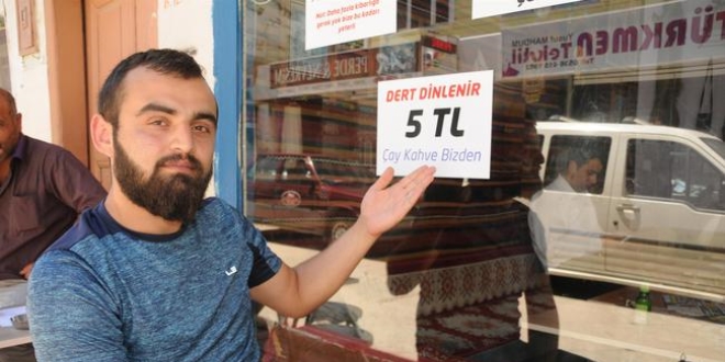 Çay ocağı işletmecisi 5 liraya dert dinliyor
