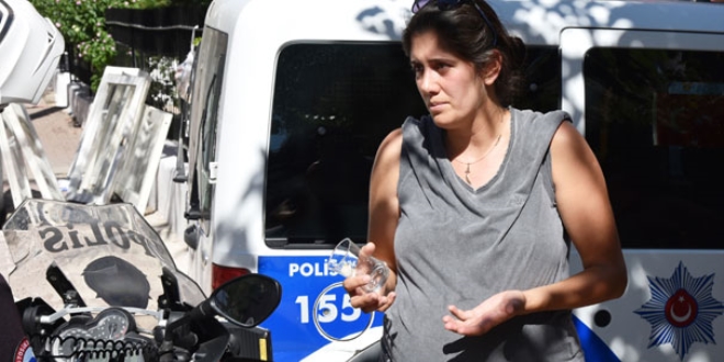 8 aylık hamile öğretim görevlisine gaspçı şoku