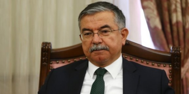 Bakan Y�lmaz, 15 Temmuz �ehitlerinin ailesini ziyaret etti