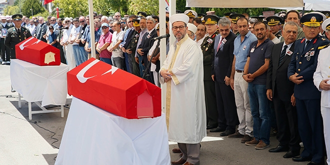 Şehit erler Sünnüoğlu ve Hepgül, İzmir'de toprağa verildi
