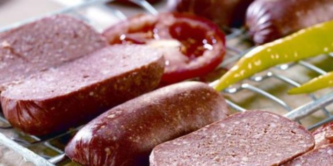 Hacizlerle bo�u�an sucuk kral� kap�ya kilit vurdu