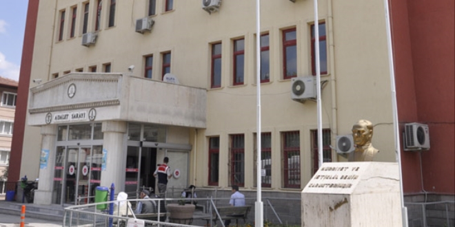 12'si tutuklu 14'ü eski polisin yargılandığı dava ertelendi