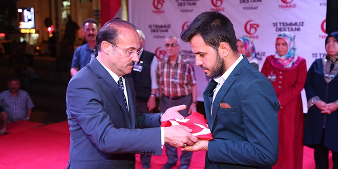 Şehit ailelerinden Cumhurbaşkanı'na Türk bayrağı