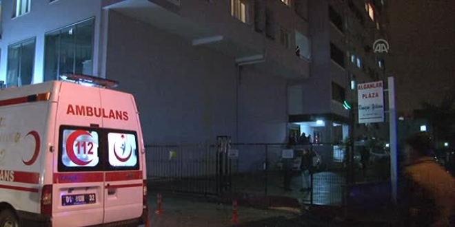 Uygulama noktasında otomobilin çarptığı polis yaralandı