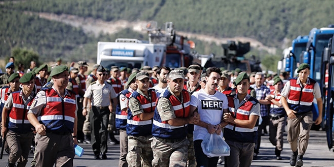 Muğla 'Hero'ya karşı 'traitor' tişörtü