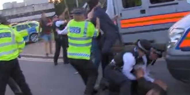 Londra'da PKK yandaşları, Türklere saldırdı