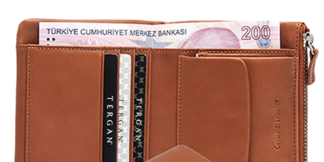 Yolda bulduğu dolu cüzdanın sahibine ulaştı
