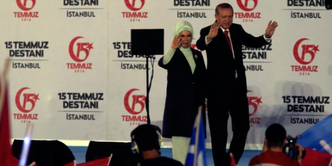 Erdoğan köprüde! 15 Temmuz şehitleri dualarla anıldı...