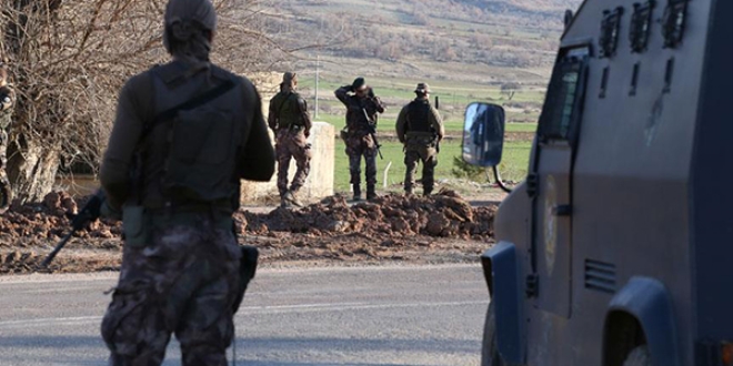 Tunceli'de PKK'nın bombacısı ölü ele geçirildi