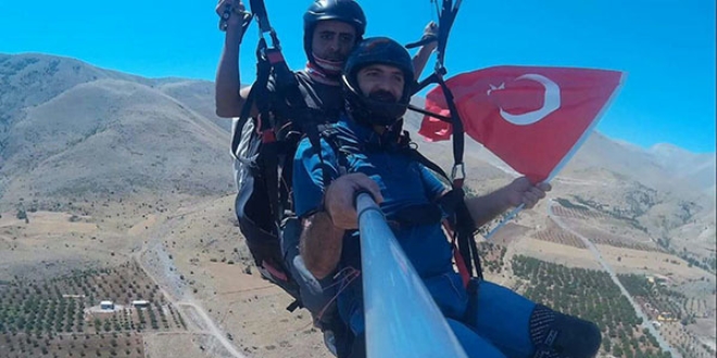 Şehit aileleri ve gaziler gökyüzüyle buluştu