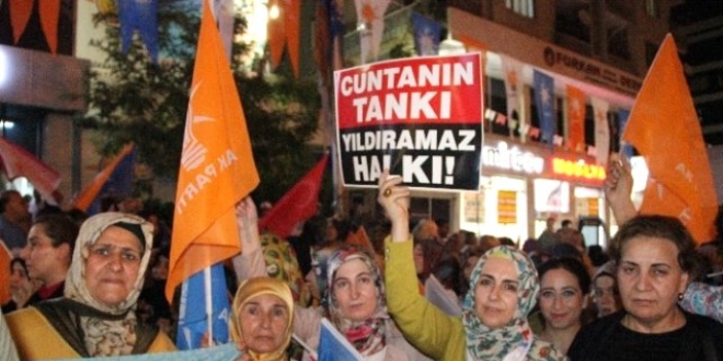 Diyarbakr'da vatandalardan darbe giriimine tepki