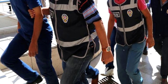 Yaşlı kadını darp eden polis, açığa alındı ve tutuklandı