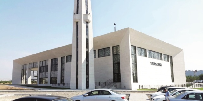 Akıncı'ya dönüp sela okudu