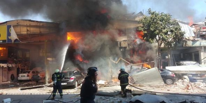 Sanayi sitesinde korkutan yangın: 15 yaralı