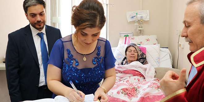 Hastane odasında nikah töreni