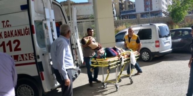 Muş'ta iş treni otomobille çarpıştı: 6 yaralı