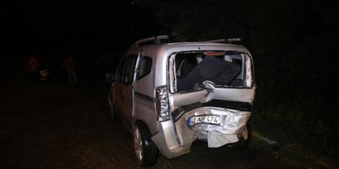Kocaeli'de otomobil hafif ticari araca çarptı: 8 yaralı