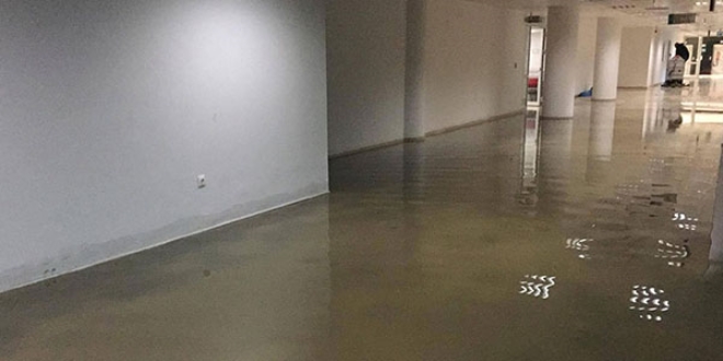 Poliklinik ve ameliyathaneler kapat�ld�