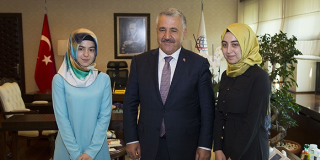 Bakan Arslan, LYS'de dereceye giren öğrencileri kabul etti