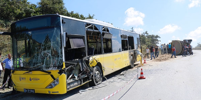 Hafriyat kamyonuyla İETT otobüsü çarpıştı: Yaralılar var