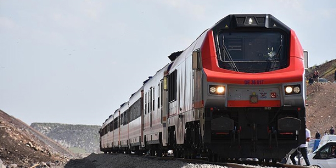 Bak-Tiflis-Kars demiryolu ilk yolcularn tad