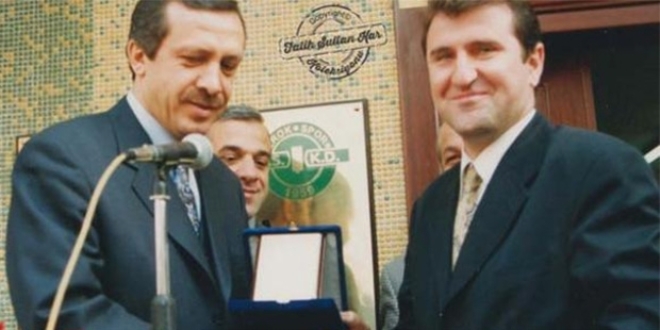 Erdoğan'ın başında serum tutan Spor Bakanı