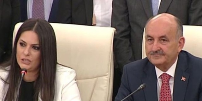 26 yıl sonra tekrar bir kadın bakan görevi teslim aldı