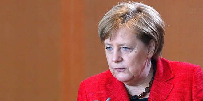 Merkel, FET� firarilerini pazarl�k masas�na koydu