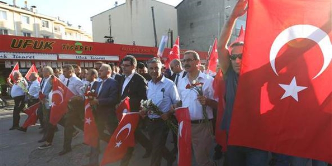 CHP'li vekiller, vali, komutan teröre karşı birlikte yürüdü